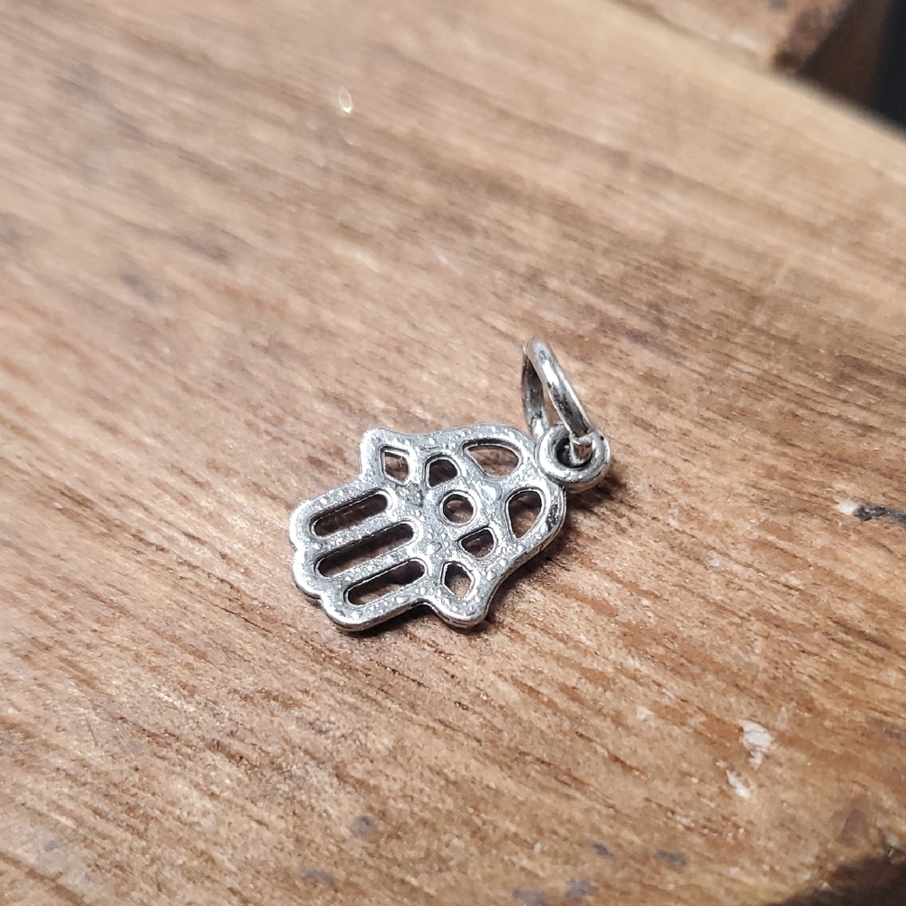 P270‎ Chakra Pendant Charm